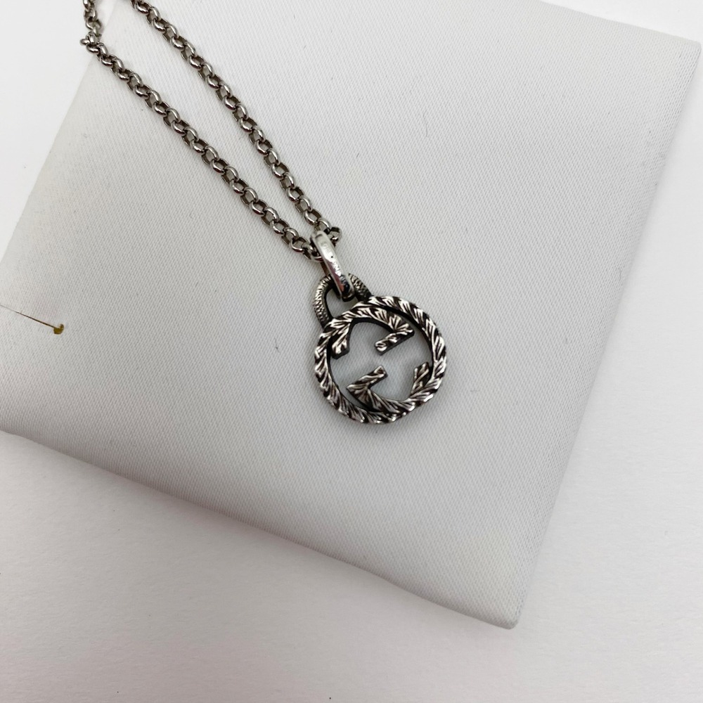 Gucci Interlocking G Textured Pendant Necklace Womens Silver 576993 J8400 0811 - Picture 5 of 9